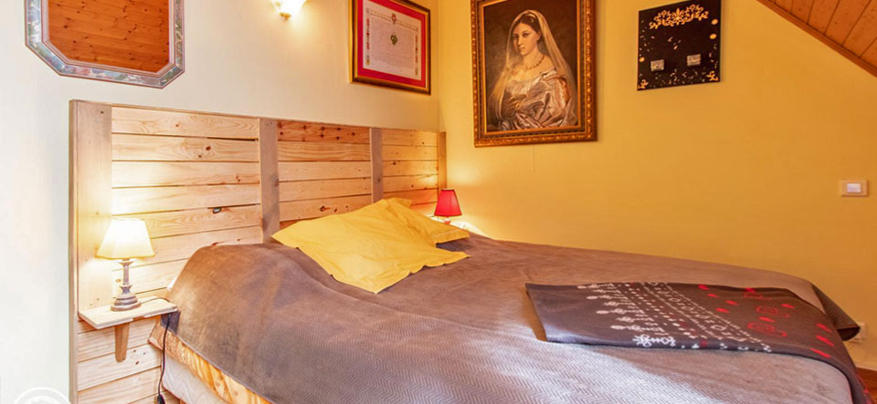 Le linge de maison est fourni, le ménage est en supplément en fin de séjour pour la somme de 50 €